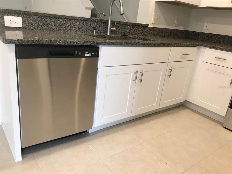 For Rent: $2,200 (3 beds, 2 baths, 1666 Square Feet)