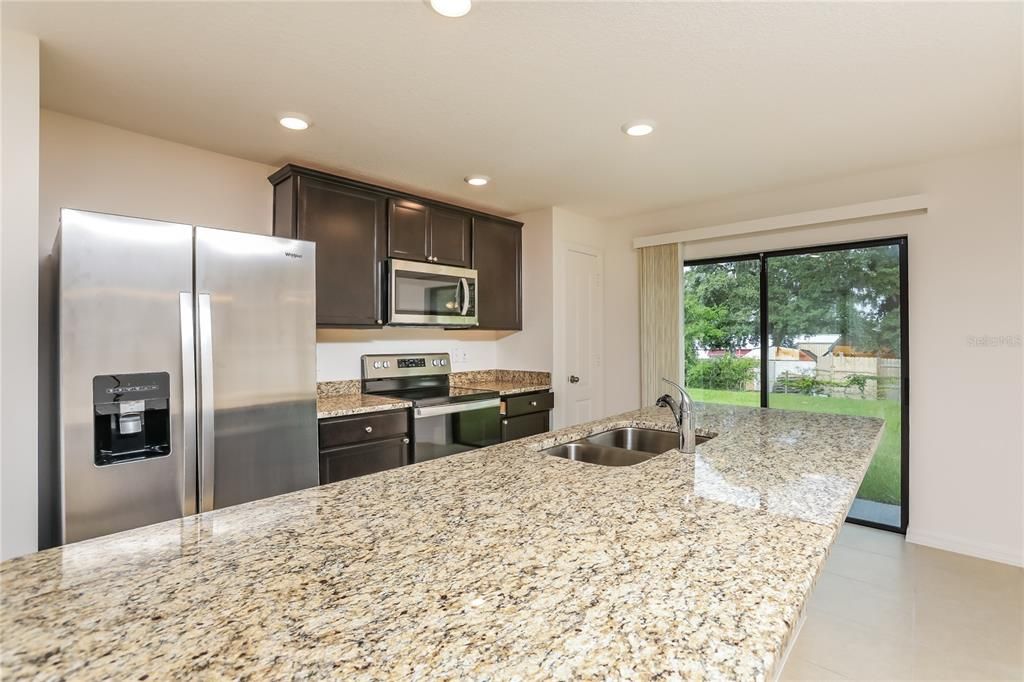 出租: $2,010 (4 贝兹, 2 浴室, 1358 平方英尺)