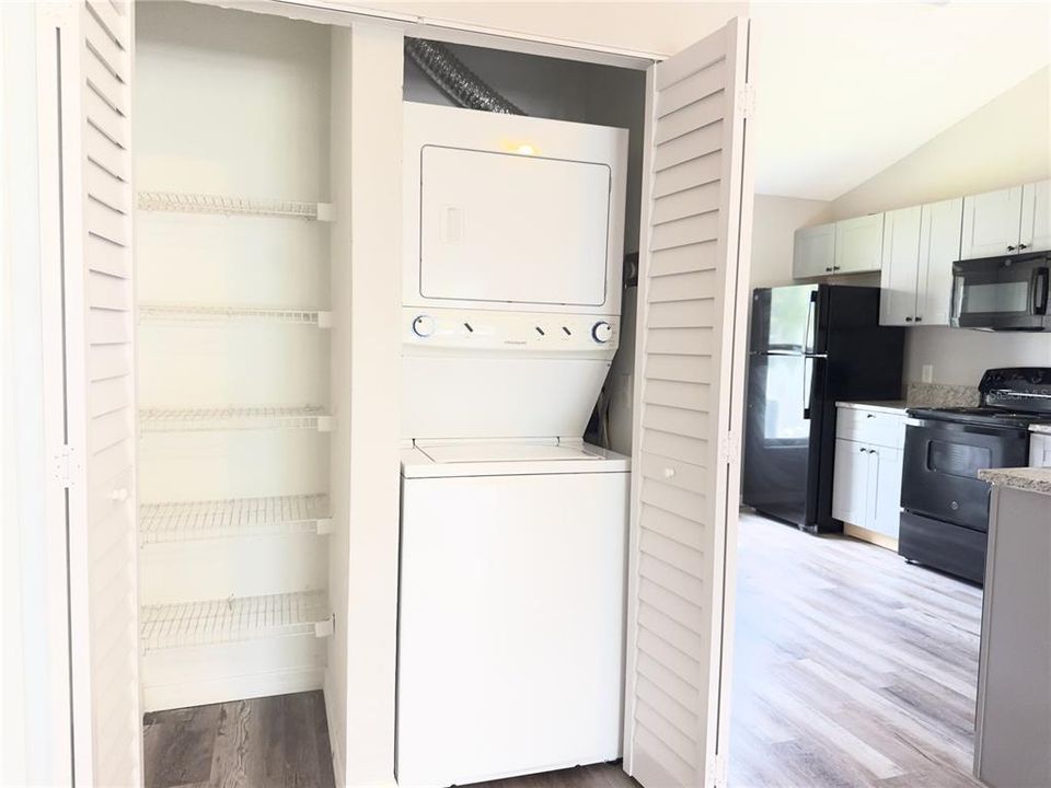 В аренду: $1,300 (2 спален, 2 ванн, 840 Квадратных фут)