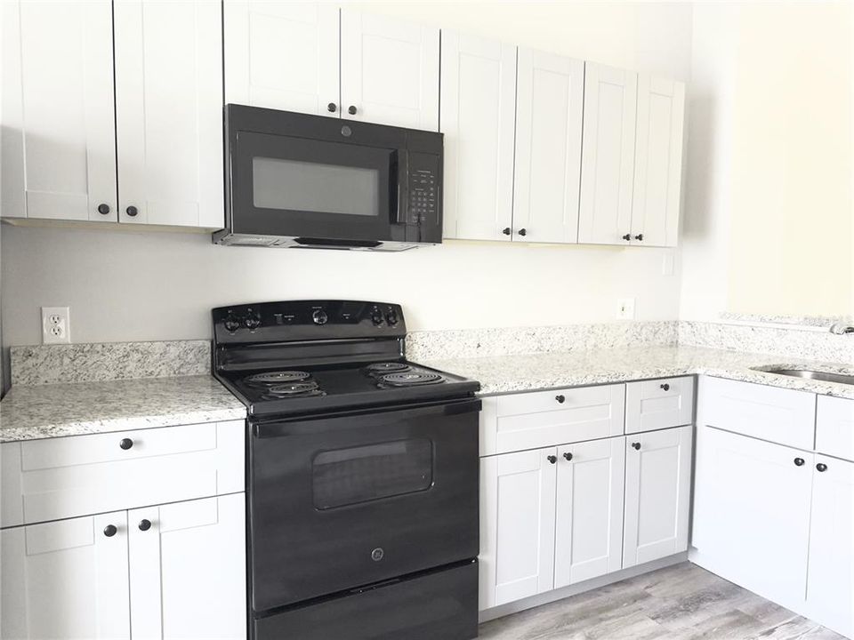 В аренду: $1,300 (2 спален, 2 ванн, 840 Квадратных фут)