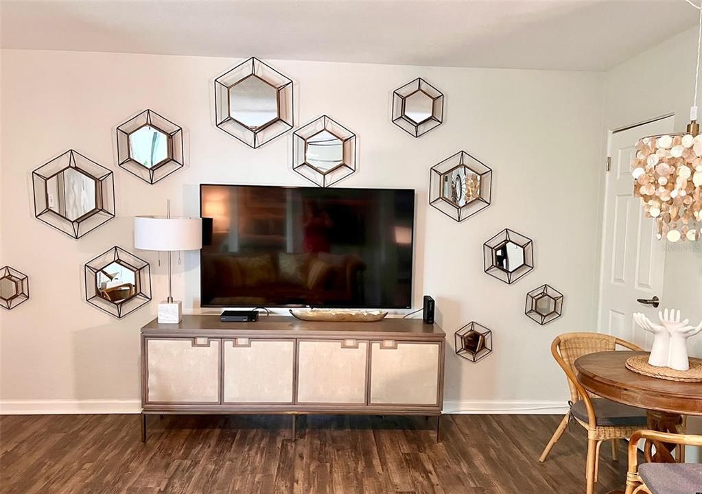 В аренду: $2,200 (2 спален, 1 ванн, 800 Квадратных фут)