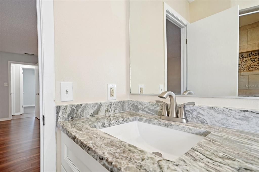 En Venta: $274,900 (3 camas, 2 baños, 1394 Pies cuadrados)