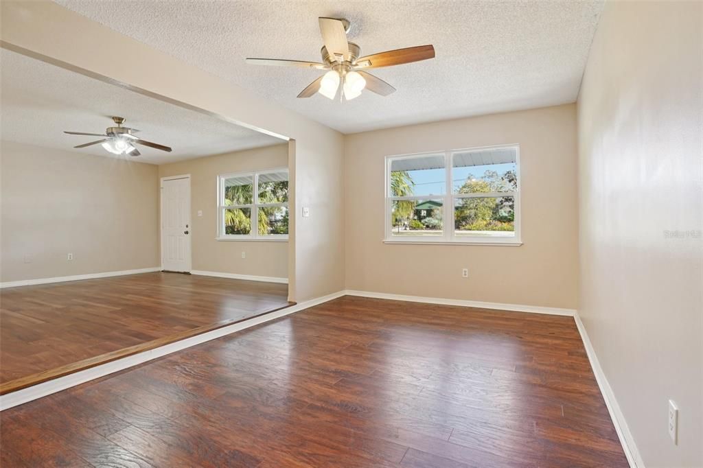 En Venta: $274,900 (3 camas, 2 baños, 1394 Pies cuadrados)