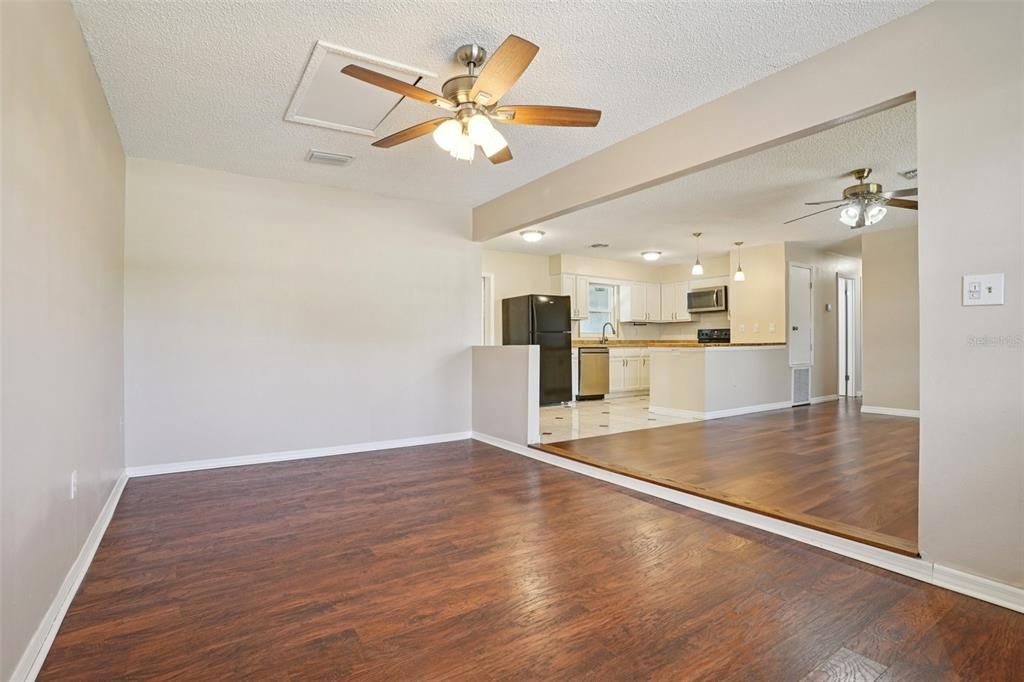 En Venta: $274,900 (3 camas, 2 baños, 1394 Pies cuadrados)