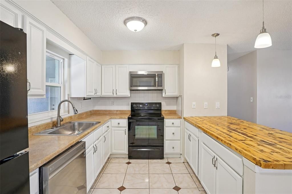 En Venta: $274,900 (3 camas, 2 baños, 1394 Pies cuadrados)