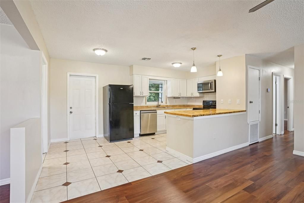 En Venta: $274,900 (3 camas, 2 baños, 1394 Pies cuadrados)