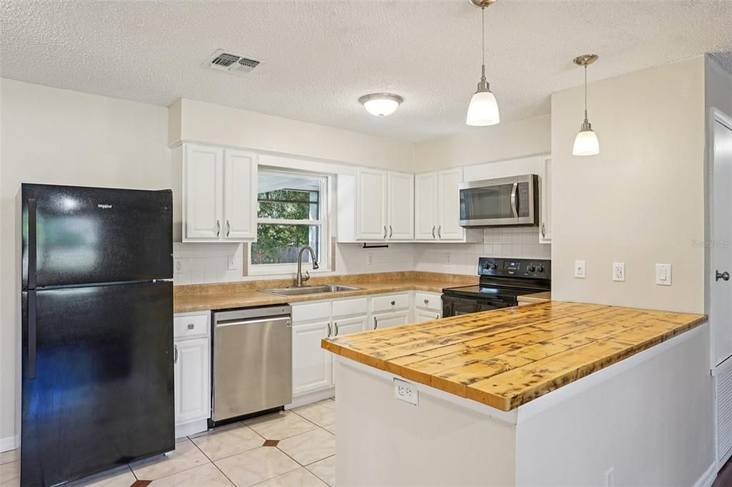 En Venta: $274,900 (3 camas, 2 baños, 1394 Pies cuadrados)