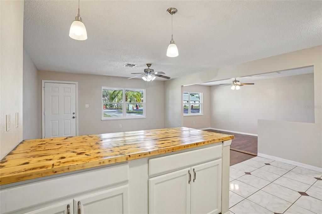 En Venta: $274,900 (3 camas, 2 baños, 1394 Pies cuadrados)