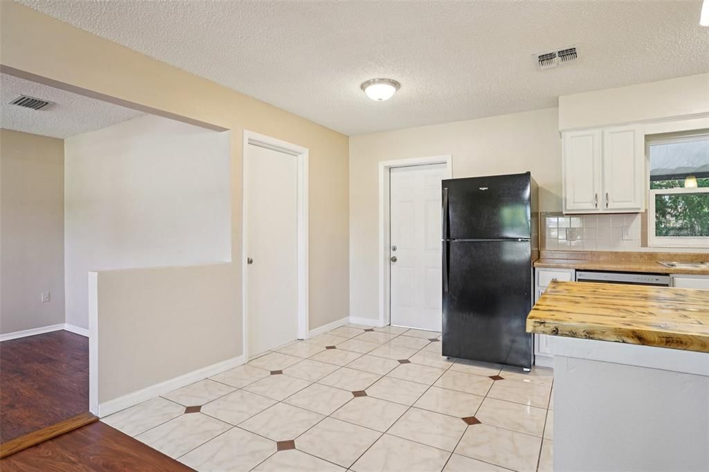 En Venta: $274,900 (3 camas, 2 baños, 1394 Pies cuadrados)