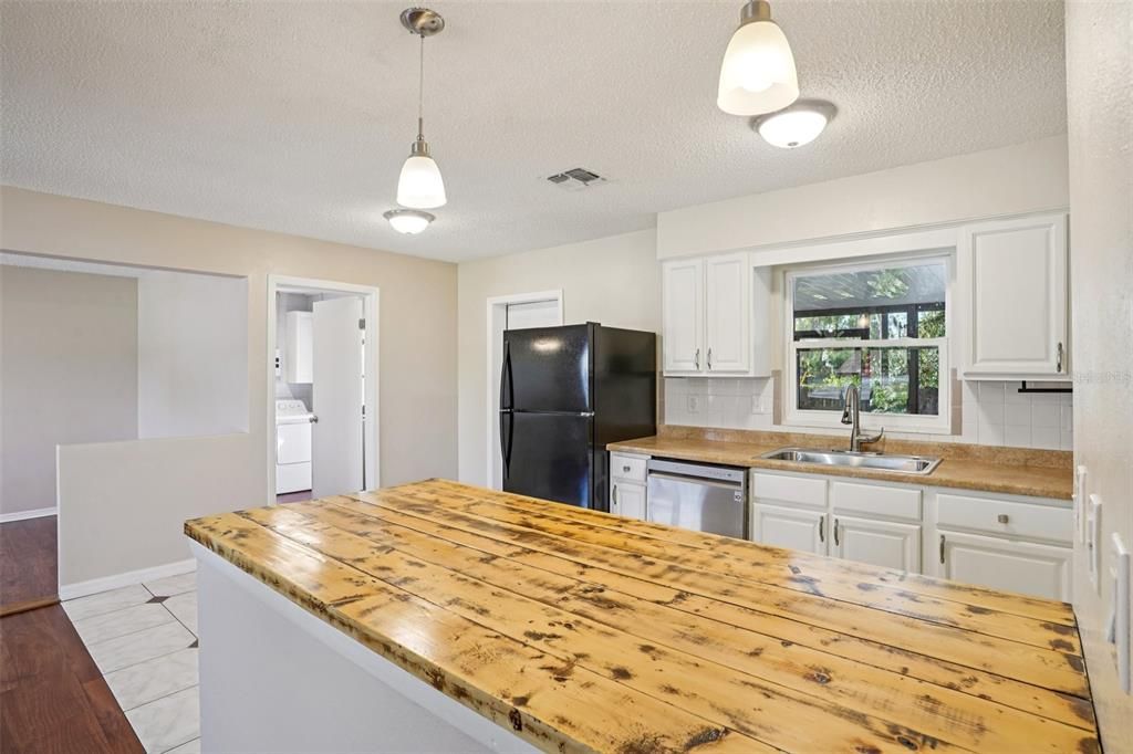 En Venta: $274,900 (3 camas, 2 baños, 1394 Pies cuadrados)