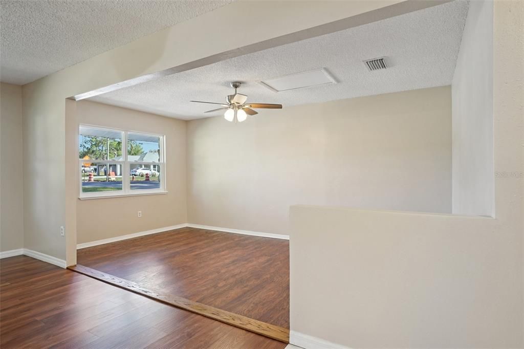 En Venta: $274,900 (3 camas, 2 baños, 1394 Pies cuadrados)