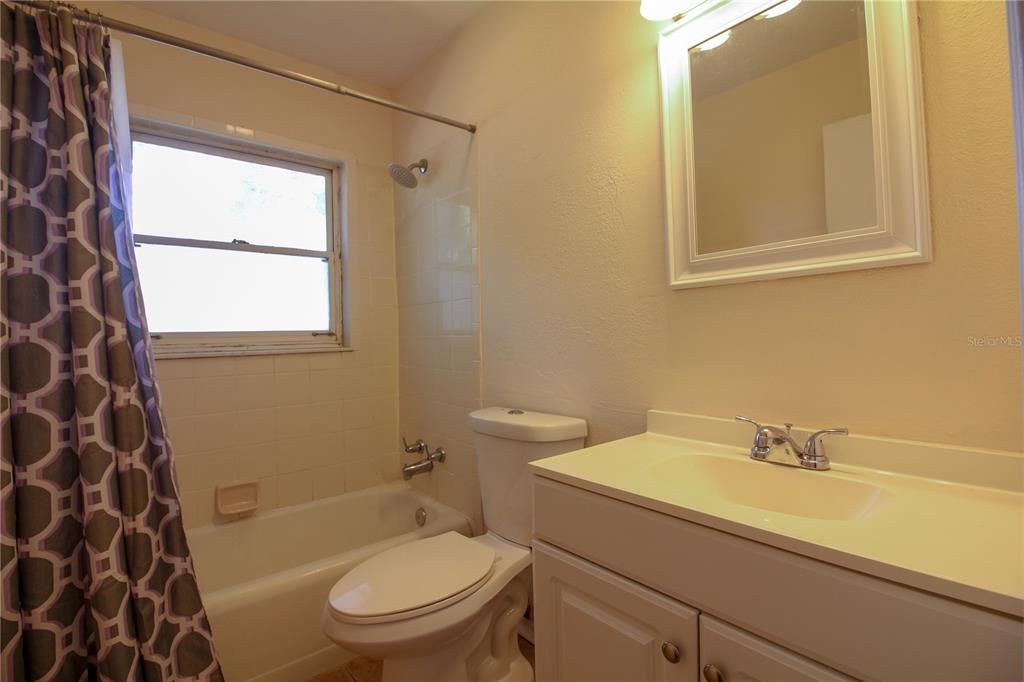 For Rent: $1,500 (3 beds, 1 baths, 833 Square Feet)