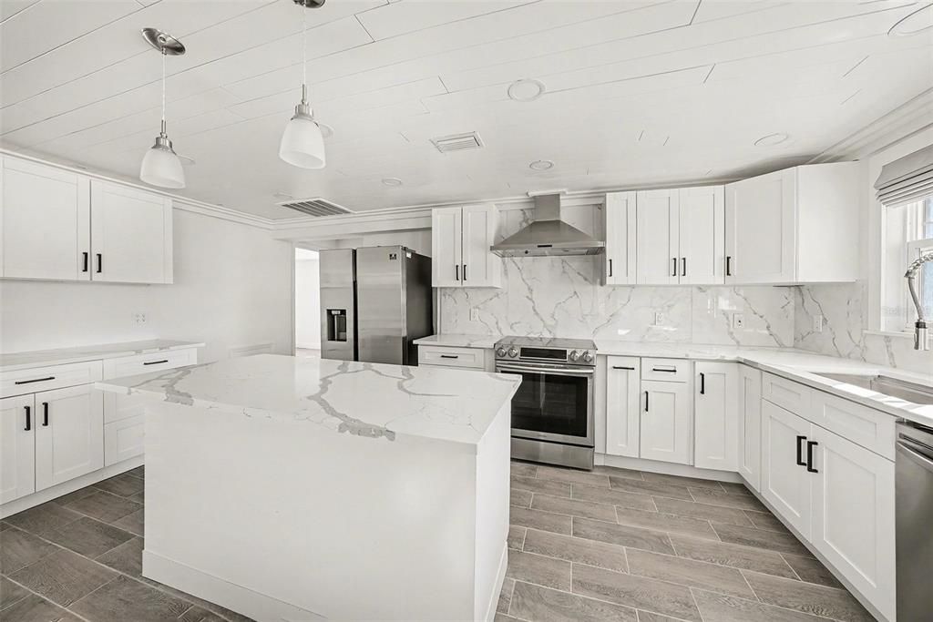 На продажу: $350,000 (3 спален, 2 ванн, 1250 Квадратных фут)