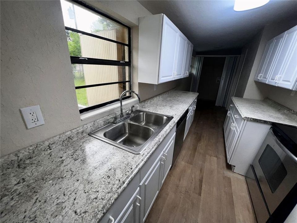 出租: $2,095 (4 贝兹, 2 浴室, 1231 平方英尺)