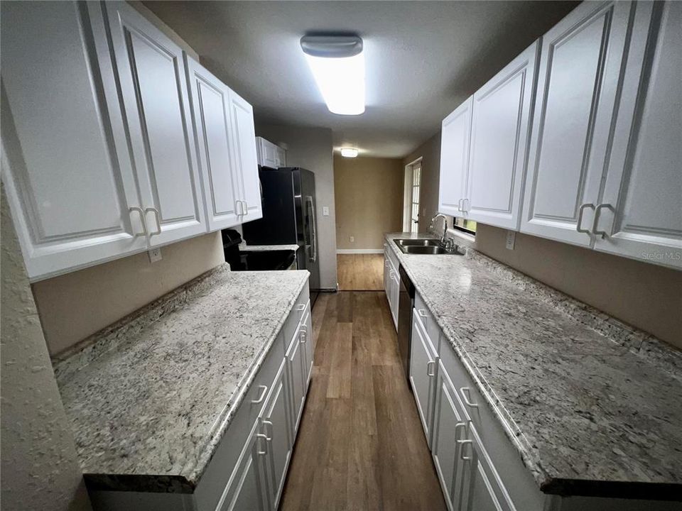 出租: $2,095 (4 贝兹, 2 浴室, 1231 平方英尺)