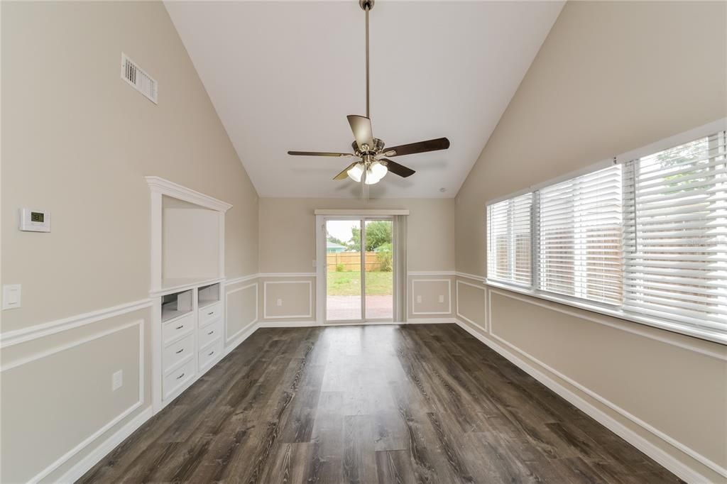 For Rent: $2,220 (3 beds, 2 baths, 1392 Square Feet)