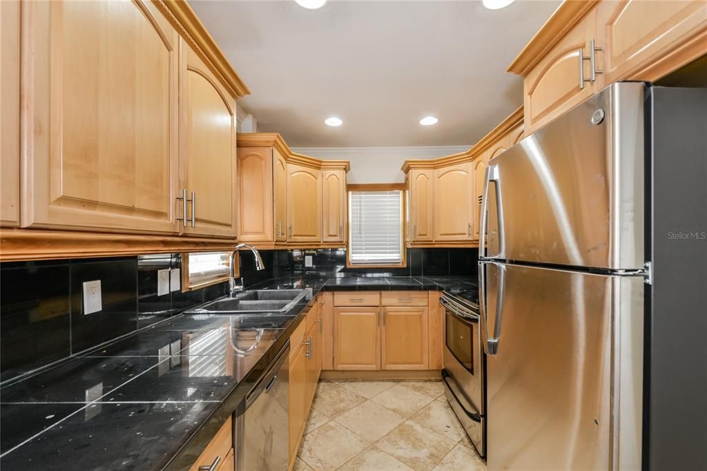 For Rent: $2,220 (3 beds, 2 baths, 1392 Square Feet)