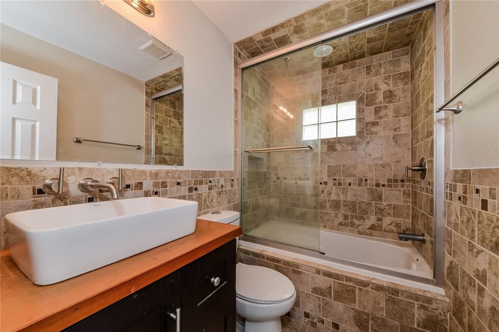 For Rent: $2,220 (3 beds, 2 baths, 1392 Square Feet)