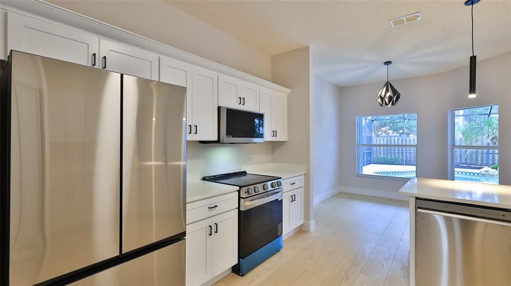 En Venta: $414,900 (4 camas, 2 baños, 2243 Pies cuadrados)