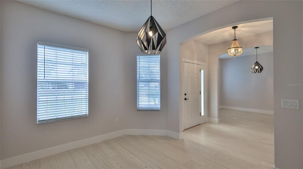 En Venta: $414,900 (4 camas, 2 baños, 2243 Pies cuadrados)