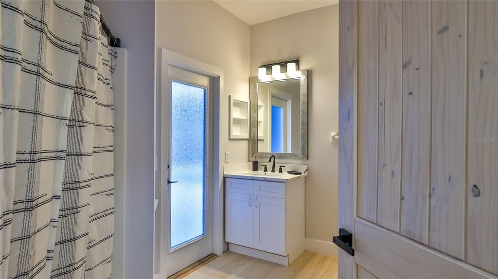 En Venta: $414,900 (4 camas, 2 baños, 2243 Pies cuadrados)