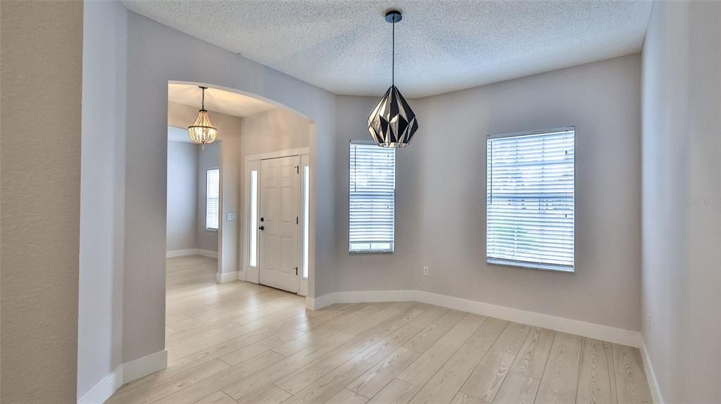 En Venta: $414,900 (4 camas, 2 baños, 2243 Pies cuadrados)