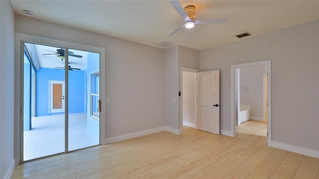 En Venta: $414,900 (4 camas, 2 baños, 2243 Pies cuadrados)