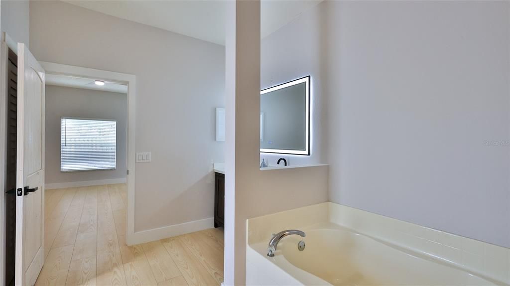 En Venta: $414,900 (4 camas, 2 baños, 2243 Pies cuadrados)