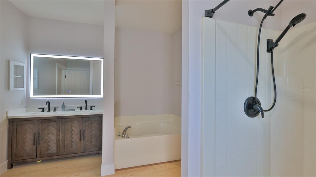 En Venta: $414,900 (4 camas, 2 baños, 2243 Pies cuadrados)