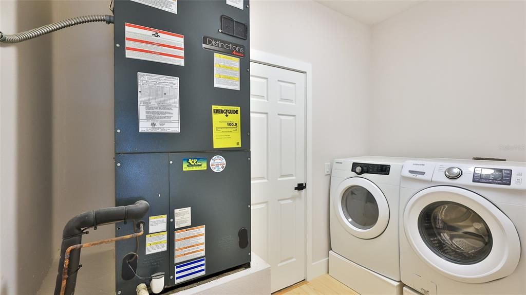 En Venta: $414,900 (4 camas, 2 baños, 2243 Pies cuadrados)