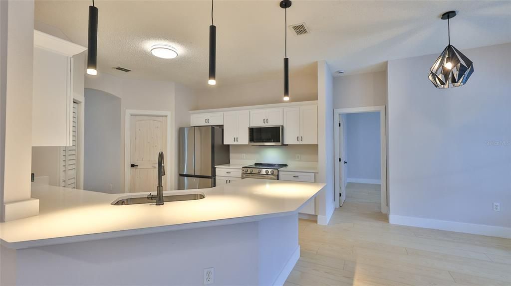 En Venta: $414,900 (4 camas, 2 baños, 2243 Pies cuadrados)