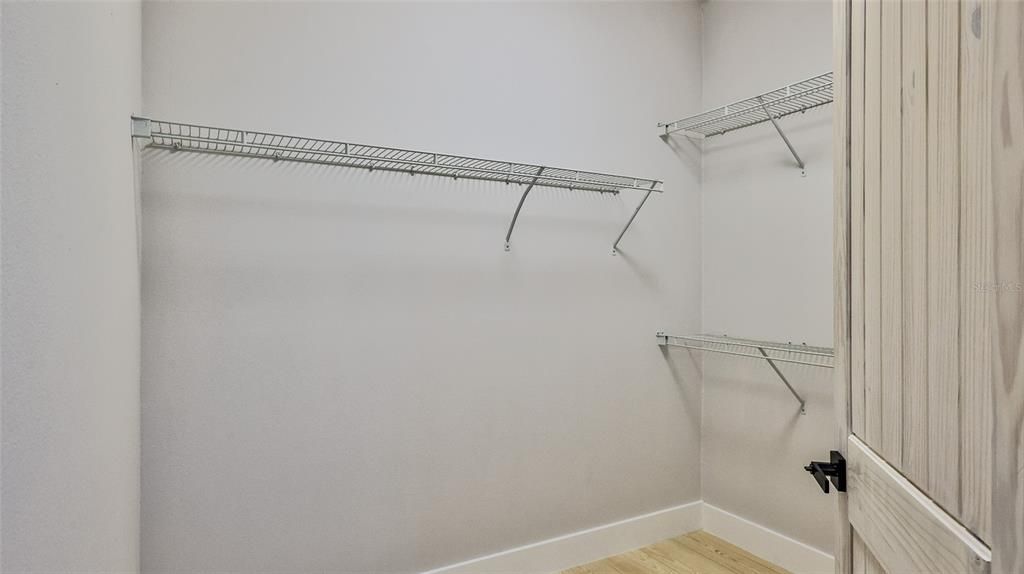 En Venta: $414,900 (4 camas, 2 baños, 2243 Pies cuadrados)