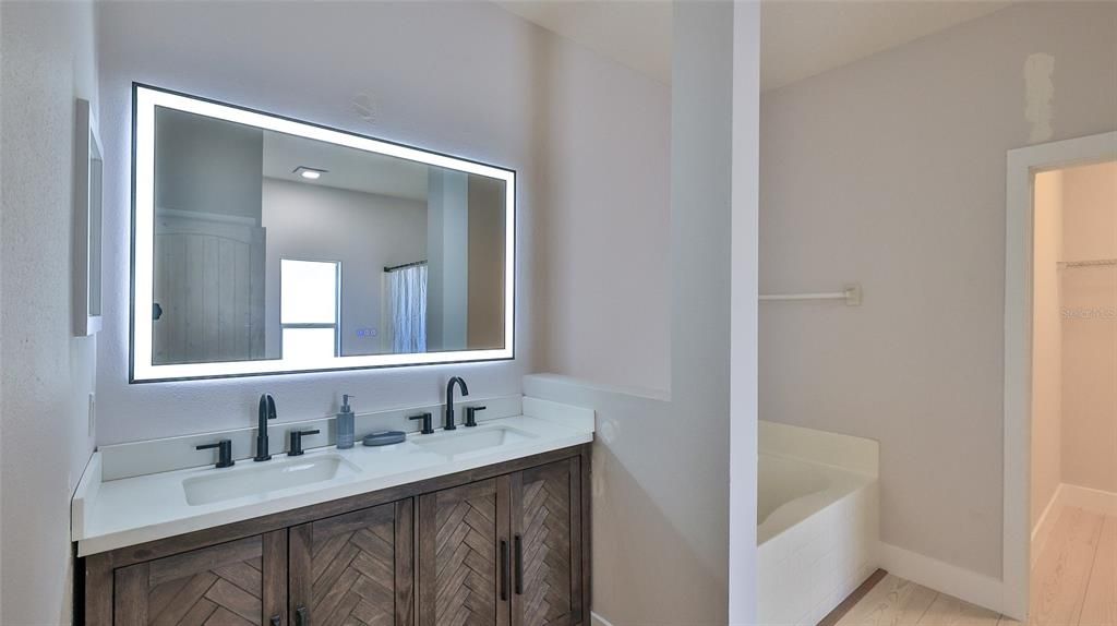 En Venta: $414,900 (4 camas, 2 baños, 2243 Pies cuadrados)