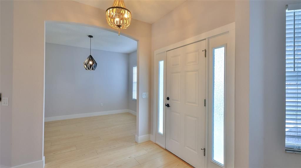 En Venta: $414,900 (4 camas, 2 baños, 2243 Pies cuadrados)