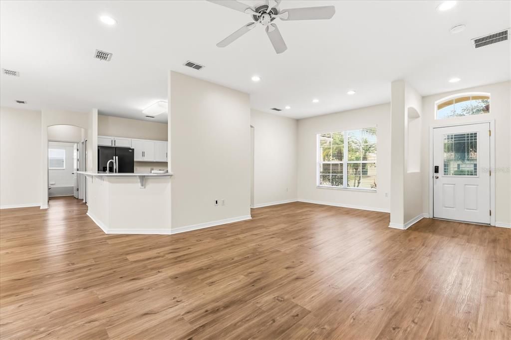 En Venta: $339,900 (3 camas, 2 baños, 1687 Pies cuadrados)