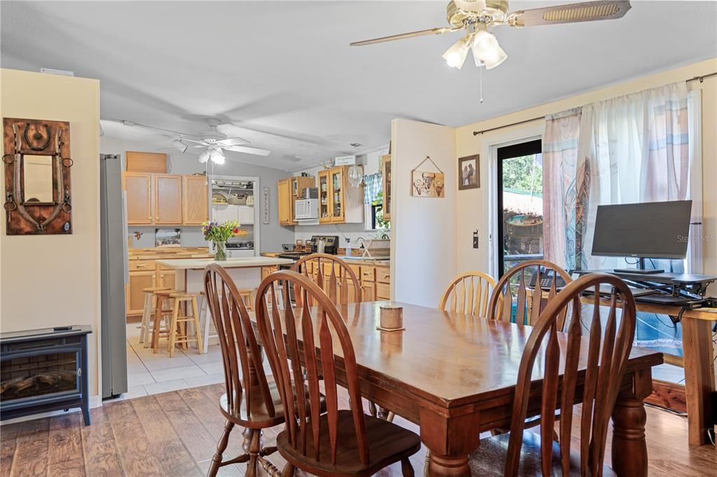 待售: $350,000 (3 贝兹, 2 浴室, 1440 平方英尺)