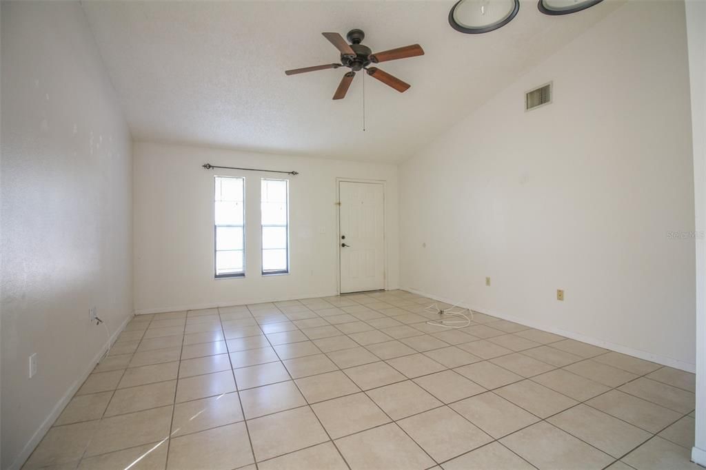 For Rent: $1,500 (2 beds, 2 baths, 886 Square Feet)