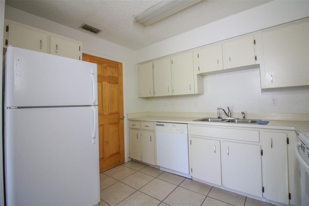 For Rent: $1,500 (2 beds, 2 baths, 886 Square Feet)