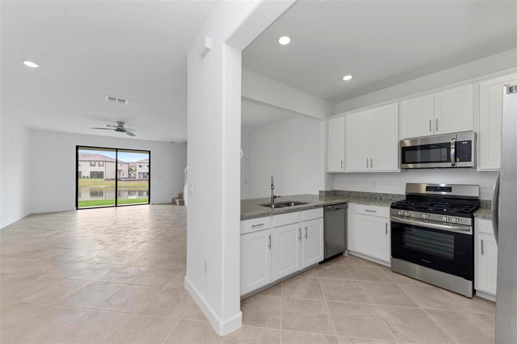 В аренду: $2,750 (3 спален, 2 ванн, 1879 Квадратных фут)