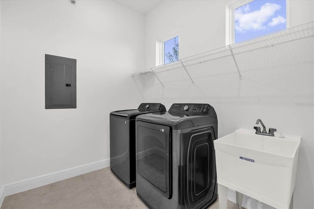 En Renta: $2,999 (3 camas, 2 baños, 2053 Pies cuadrados)