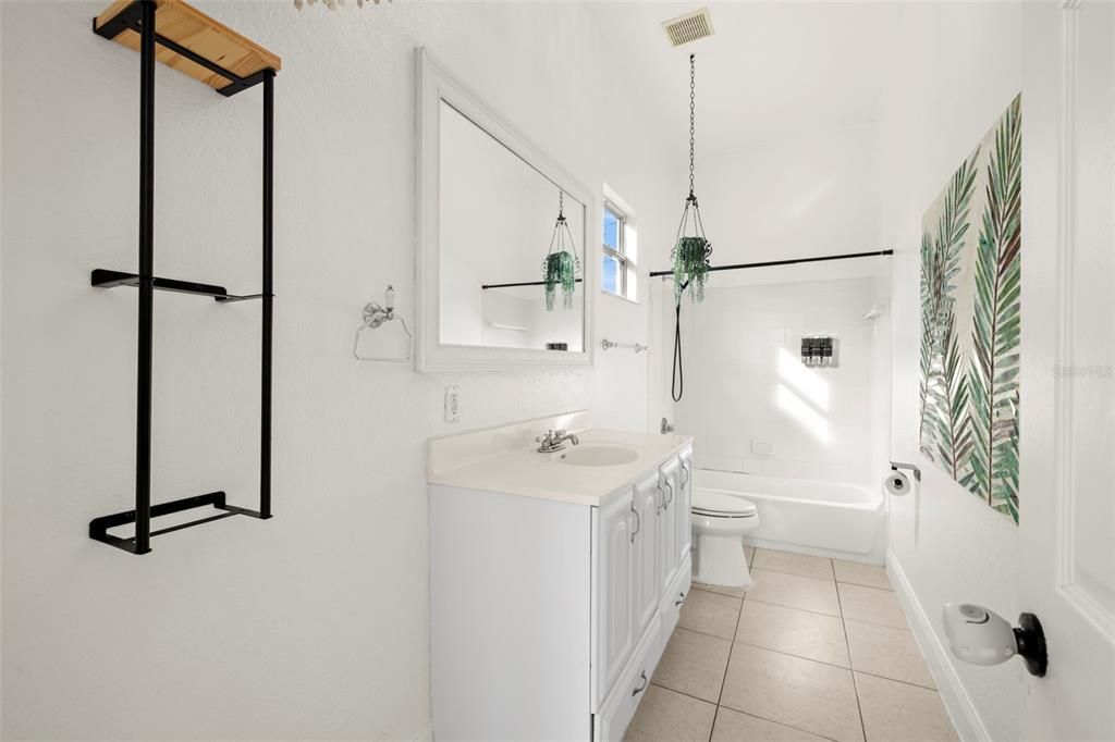 待售: $445,000 (4 贝兹, 2 浴室, 1918 平方英尺)