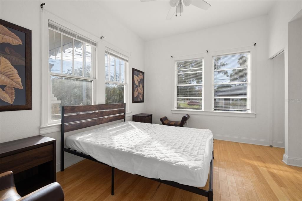 待售: $445,000 (4 贝兹, 2 浴室, 1918 平方英尺)