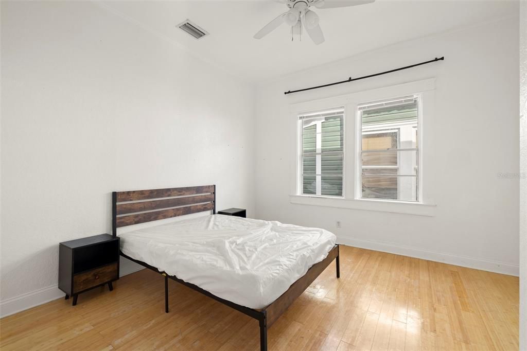 待售: $445,000 (4 贝兹, 2 浴室, 1918 平方英尺)