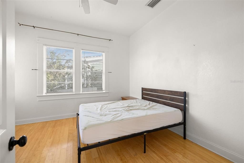 待售: $445,000 (4 贝兹, 2 浴室, 1918 平方英尺)