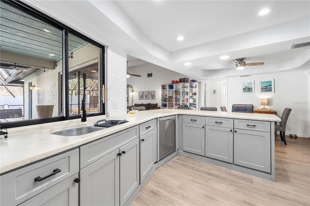 En Venta: $515,000 (4 camas, 3 baños, 2351 Pies cuadrados)