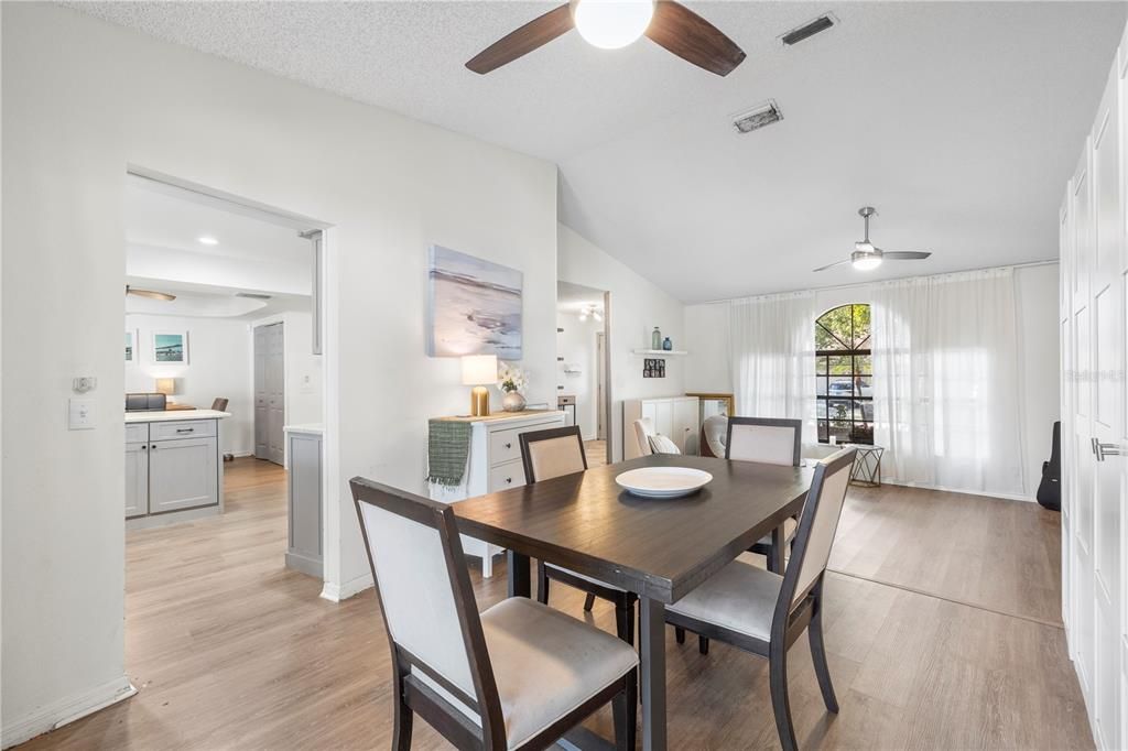 En Venta: $515,000 (4 camas, 3 baños, 2351 Pies cuadrados)