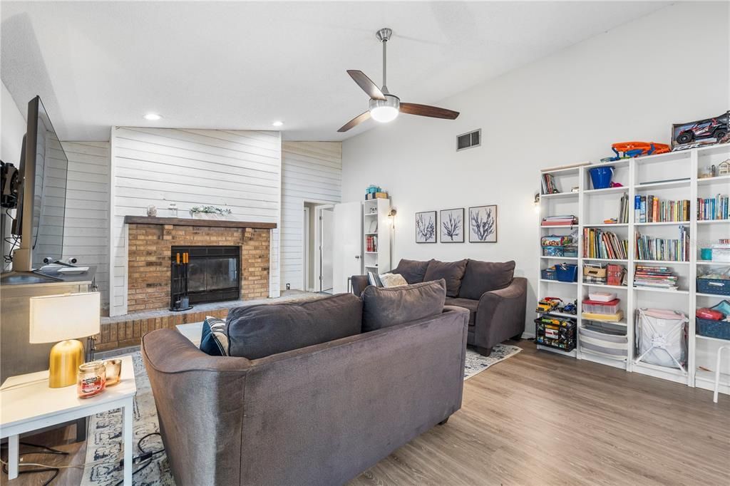 En Venta: $515,000 (4 camas, 3 baños, 2351 Pies cuadrados)