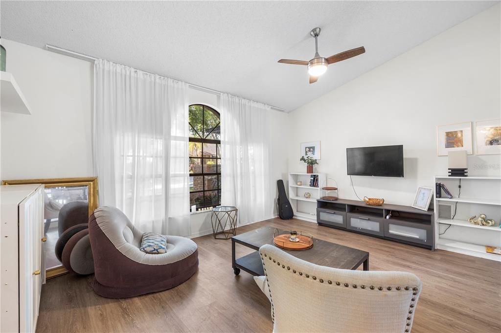 En Venta: $515,000 (4 camas, 3 baños, 2351 Pies cuadrados)