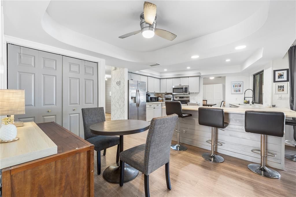 En Venta: $515,000 (4 camas, 3 baños, 2351 Pies cuadrados)