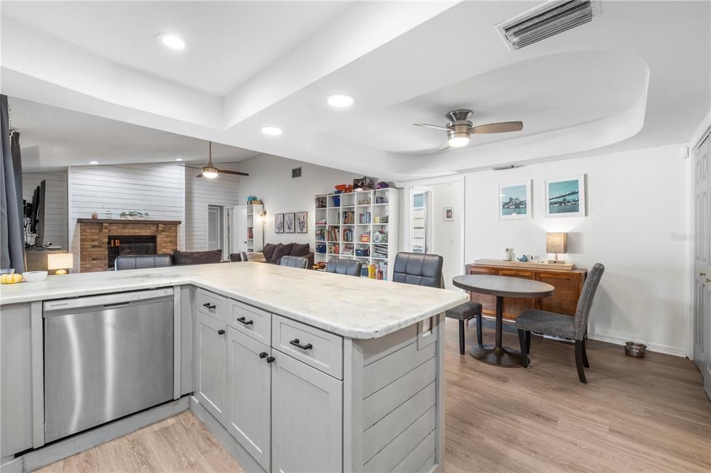 En Venta: $515,000 (4 camas, 3 baños, 2351 Pies cuadrados)